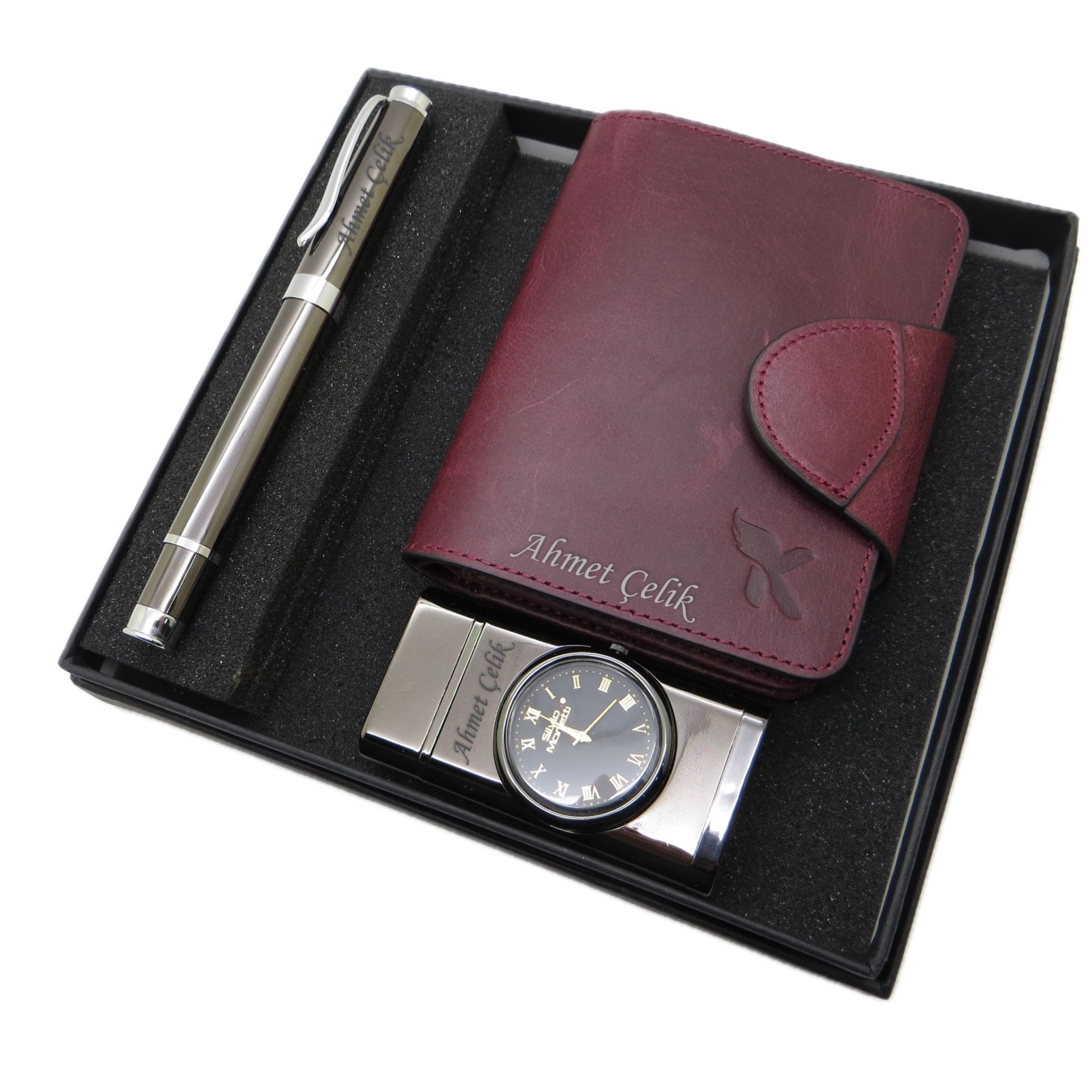 Signator D256 Kişiye Özel Set - Vişne Deri Cüzdan Kartlık + Saatli Titanyum Çakmak  + Titanyum Roller Kalem Seti | İsme Özel Hediyelik Set