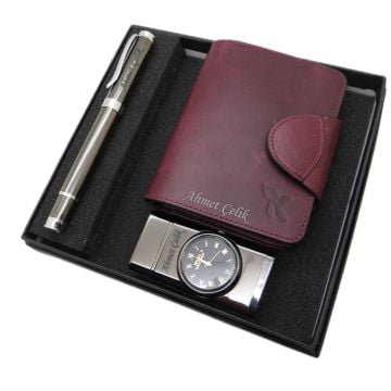 Signator D256 Kişiye Özel Set - Vişne Deri Cüzdan Kartlık + Saatli Titanyum Çakmak  + Titanyum Roller Kalem Seti | İsme Özel Hediyelik Set