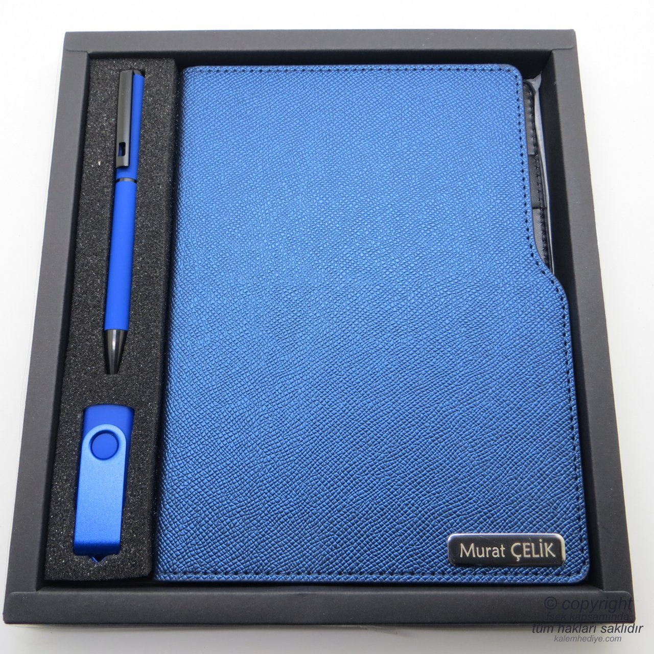 Wings W97 Lacivert 15x21 Defter + Kalem + 16Gb. Usb Bellek Seti | Hepsi İsme Özel - Hediyelik Set