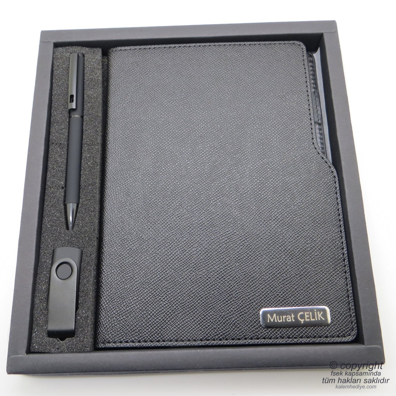 Wings W98 Mat Siyah 15x21 Defter + Kalem + 16Gb. Usb Bellek Seti | Hepsi İsme Özel - Hediyelik Set