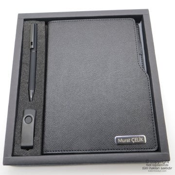 Wings W98 Mat Siyah 15x21 Defter + Kalem + 16Gb. Usb Bellek Seti | Hepsi İsme Özel - Hediyelik Set