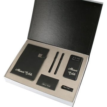Wings Medon - 10000Mah Powerbank + 13x21 Defter + 16Gb. Usb Bellek + Kartvizitlik + Roller&Tükenmez Kalem Seti Kutulu Set | Hepsi İsme Özel