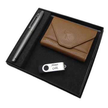 Signator D339 İsme Özel Set - Deri Kartlık + 32Gb. Usb Bellek  + Kalem Seti | İsme Özel Hediyelik Set