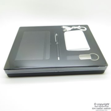 Wings Bred Beyaz Hediyelik Set | İsme Özel | 6000mAh Powebank + Anahtarlık + Roller Kalem | Hepsi İsme Özel