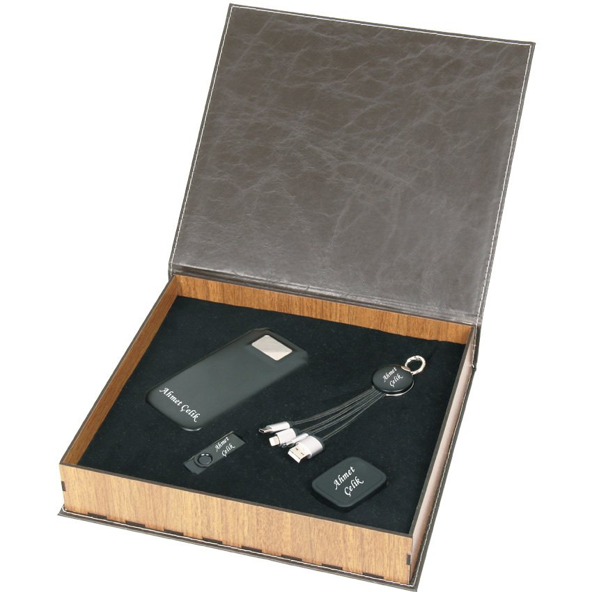 Wings Hunter Hediyelik Set | İsme Özel | 5000 Mah. Powerbank + 16Gb. Usb + Telefon Tutucu + Işıklı Kablo Seti  | Hepsi İsme Özel
