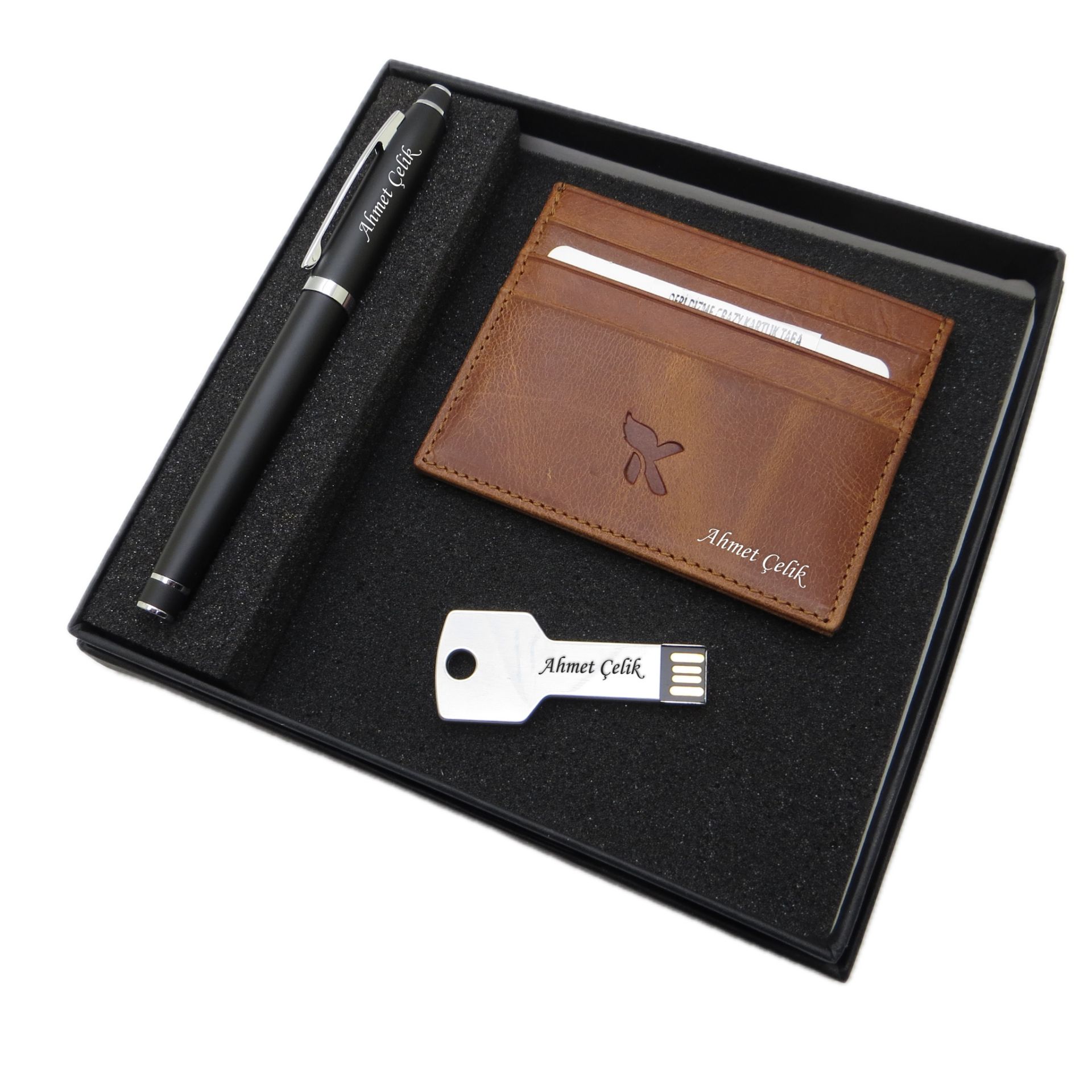 Signator D393 İsme Özel Set - Deri Kartlık + 32 Gb. Anahtar Usb Bellek  + Kalem Seti | İsme Özel Hediyelik Set