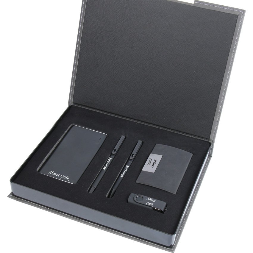 Wings Pontia Siyah Hediyelik Set | İsme Özel | 5000mAh. Powerbank + Kartvizitlik + 16Gb. Usb Bellek + Roller + Tükenmez Kalem Set | Hepsi İsme Özel