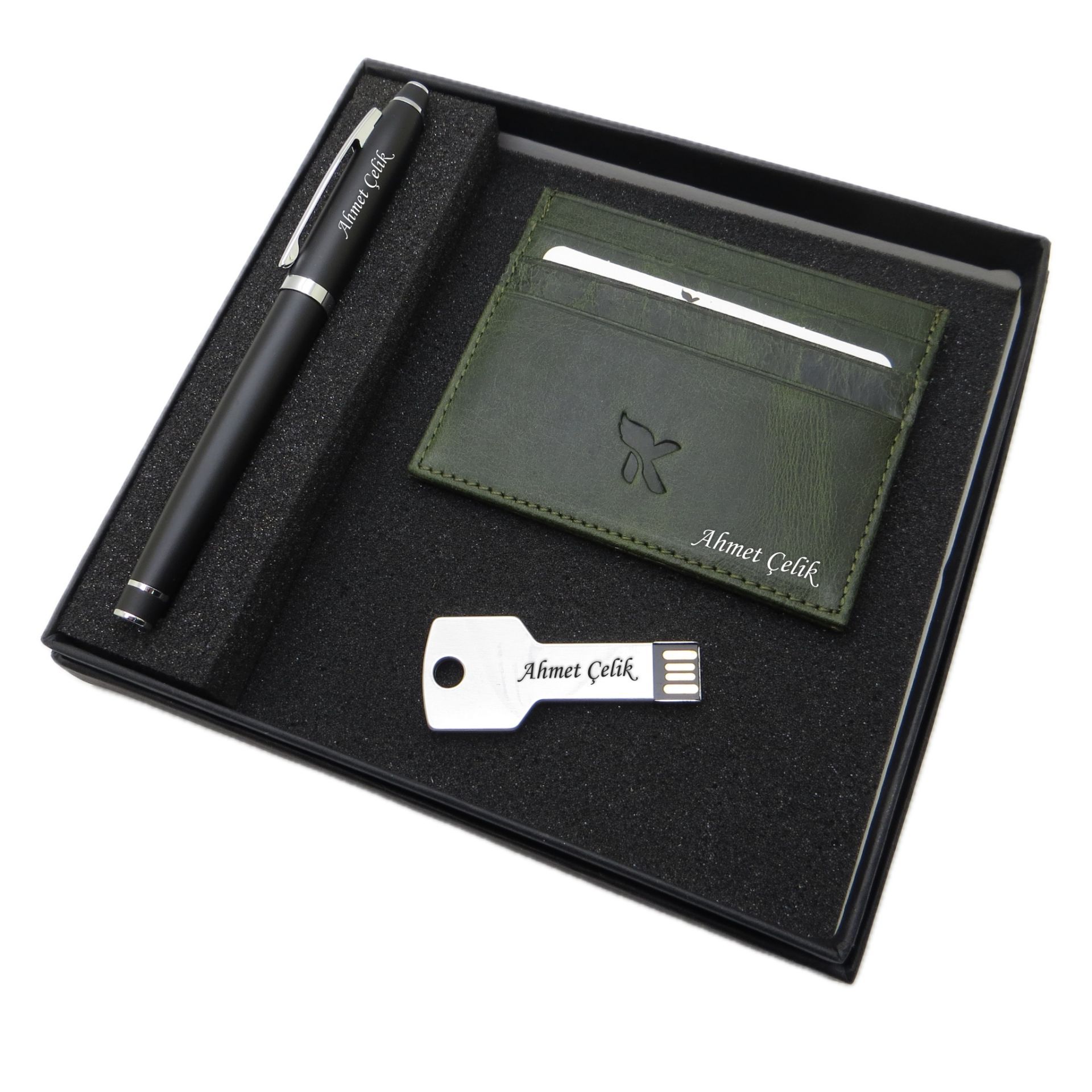 Signator D394 İsme Özel Set - Deri Kartlık + 32 Gb. Anahtar Usb Bellek  + Kalem Seti | İsme Özel Hediyelik Set