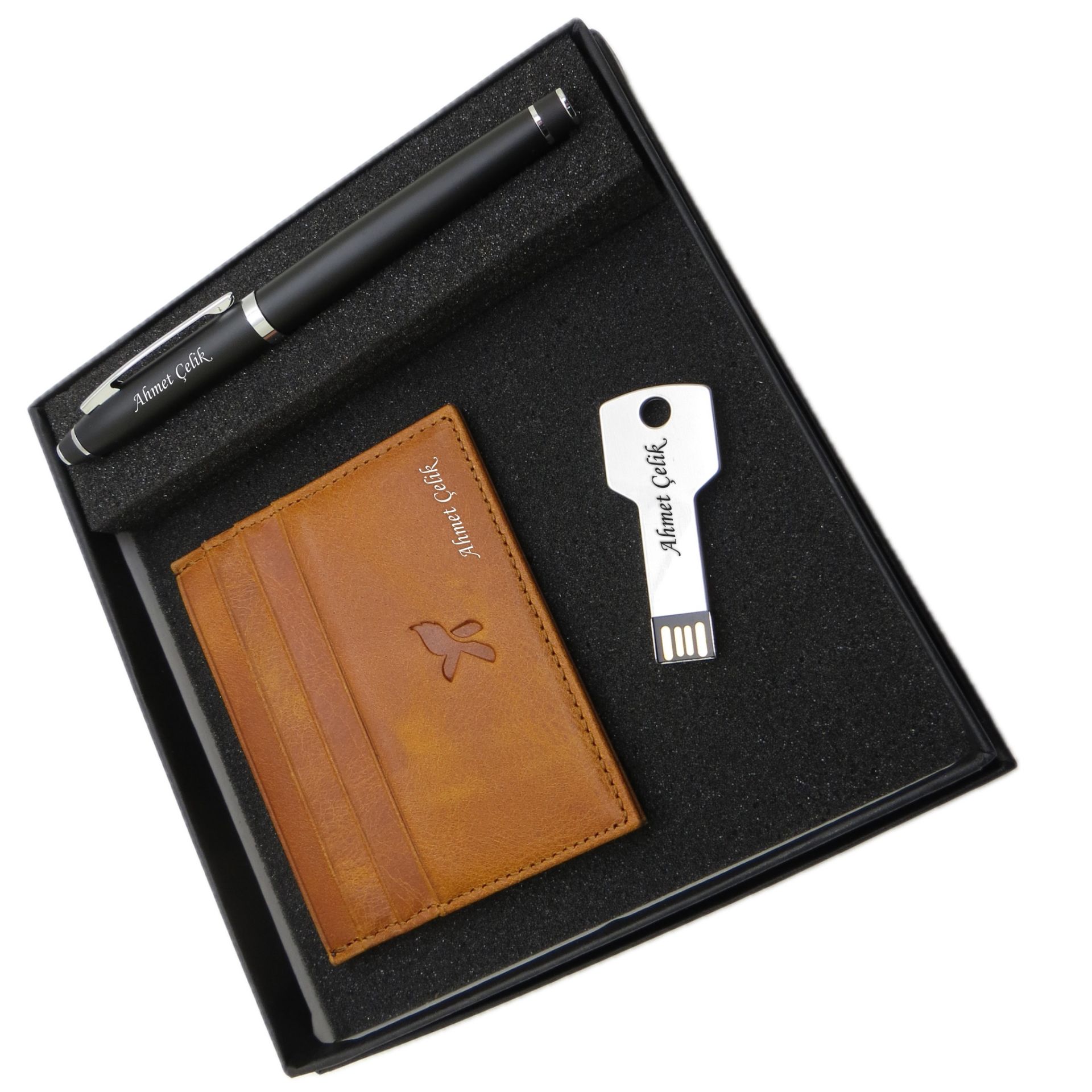 Signator D396 İsme Özel Set - Deri Kartlık + 32 Gb. Anahtar Usb Bellek  + Kalem Seti | İsme Özel Hediyelik Set