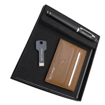 Signator D397 İsme Özel Set - Deri Kartlık + 32 Gb. Anahtar Usb Bellek  + Kalem Seti | İsme Özel Hediyelik Set