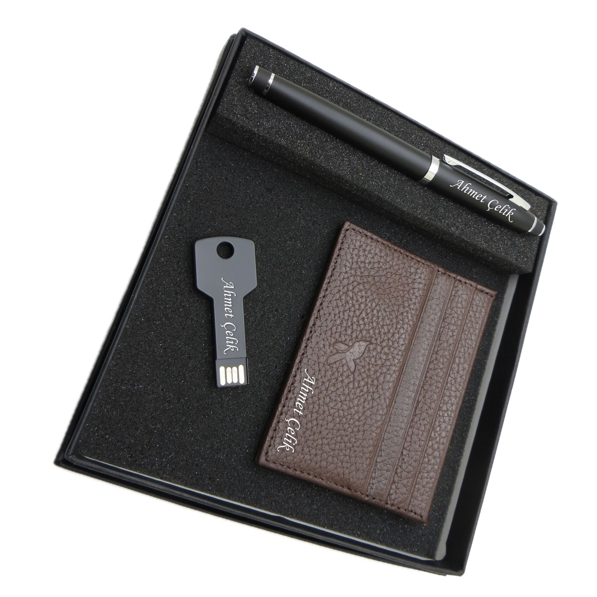Signator D399 İsme Özel Set - Deri Kartlık + 32 Gb. Anahtar Usb Bellek  + Kalem Seti | İsme Özel Hediyelik Set