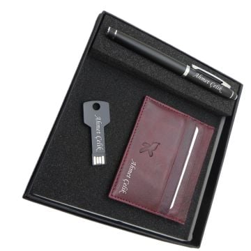 Signator D400 İsme Özel Set - Deri Kartlık + 32 Gb. Anahtar Usb Bellek  + Kalem Seti | İsme Özel Hediyelik Set