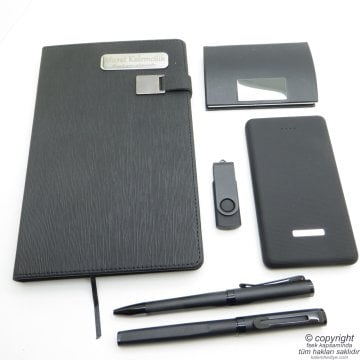 Wings Colozy Hediyelik Set | İsme Özel | 8000mAh Powerbank + 16Gb Usb Bellek + Kartvizitlik + 13x21 Termo Defter + Roller Kalem + Tükenmez Kalem Büyük Set | Hepsi İsme Özel