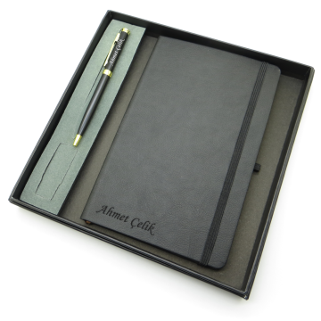Signator® Codex | N104 Kişiye Özel Defterli Set - İsme Özel Siyah Kalem + İsme Özel Siyah Defter | İsme Özel Kutusunda Hediyelik Set