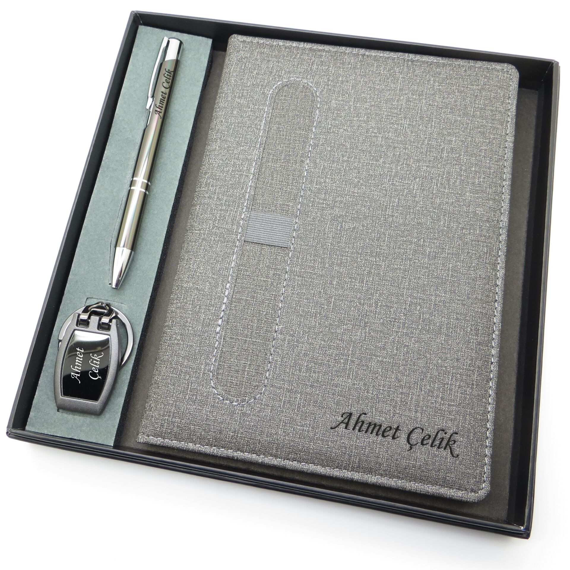 Signator® Codex | N114 Kişiye Özel Defterli Set - İsme Özel Gri Kalem + İsme Özel Gri Defter + İsme Özel Anahtarlık | İsme Özel Kutusunda Hediyelik Set