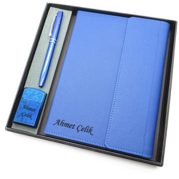 Signator® Codex | N139 Kişiye Özel Defterli Set - İsme Özel Mavi Kalem + İsme Özel Mavi Defter + İsme Özel Mavi Çakmak | İsme Özel Kutusunda Hediyelik Set