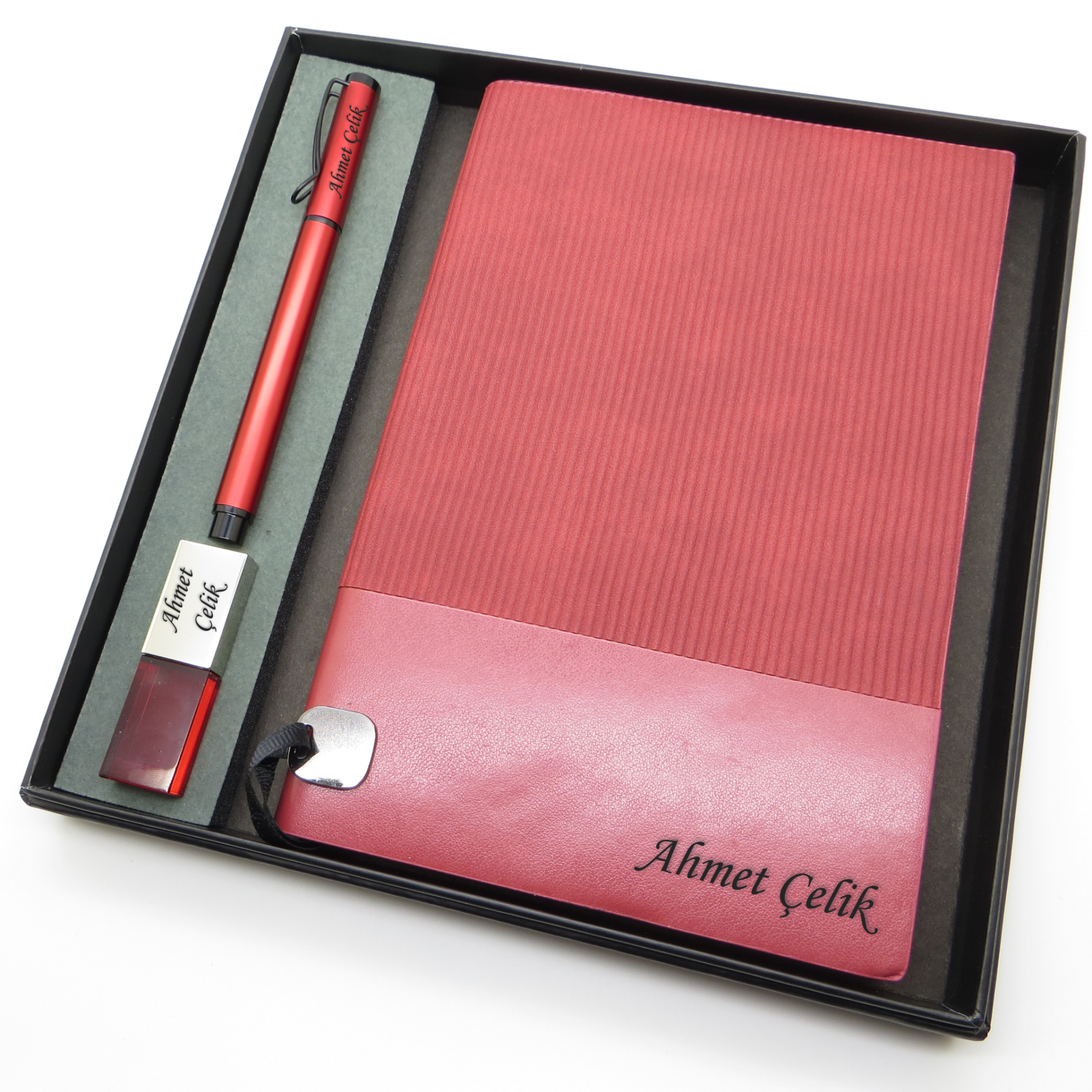 Signator® Codex | N144 Kişiye Özel Defterli Set - İsme Özel Kırmızı Kalem + İsme Özel Kırmızı Defter + İsme Özel 32 GB Usb Bellek| İsme Özel Kutusunda Hediyelik Set
