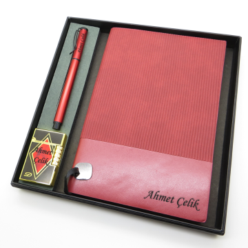 Signator® Codex | N146 Kişiye Özel Defterli Set - İsme Özel Kırmızı Kalem + İsme Özel Kırmızı Defter + İsme Özel Çakmak | İsme Özel Kutusunda Hediyelik Set