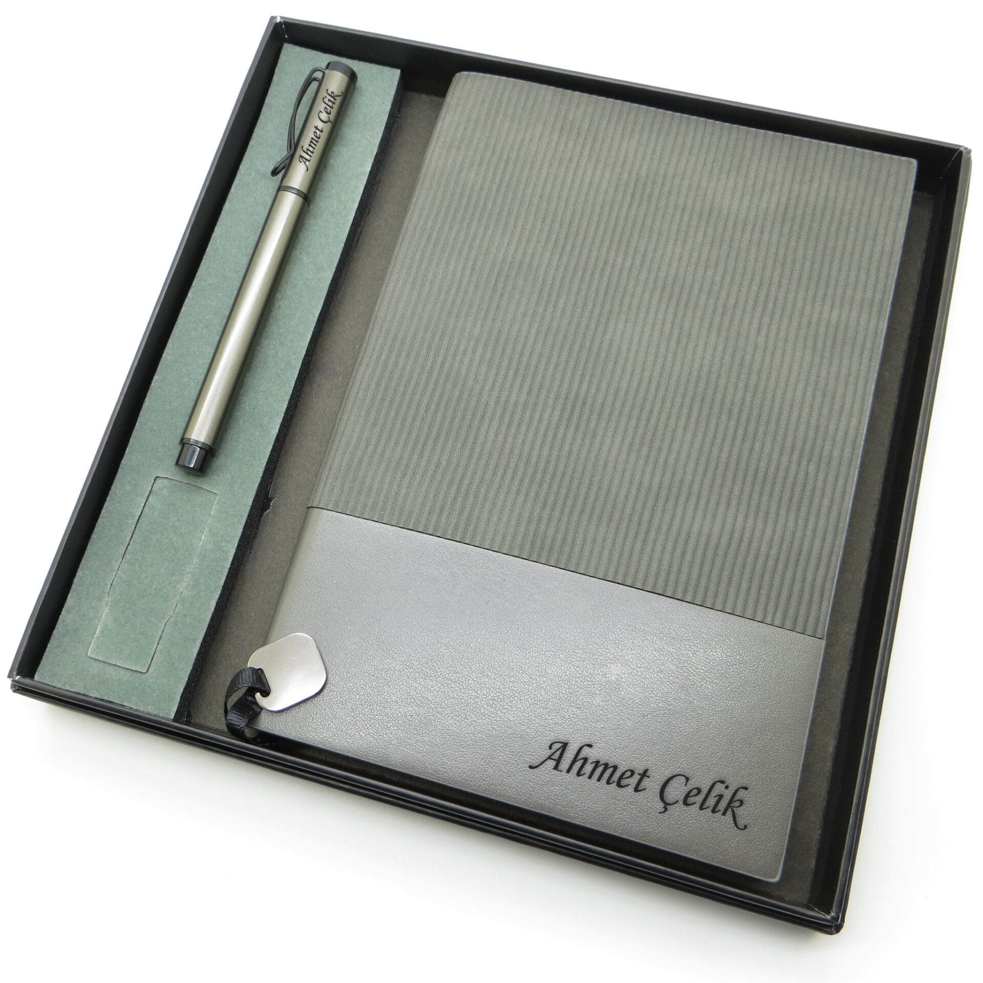 Signator® Codex | N147 Kişiye Özel Defterli Set - İsme Özel Gri Kalem + İsme Özel Gri Defter | İsme Özel Kutusunda Hediyelik Set