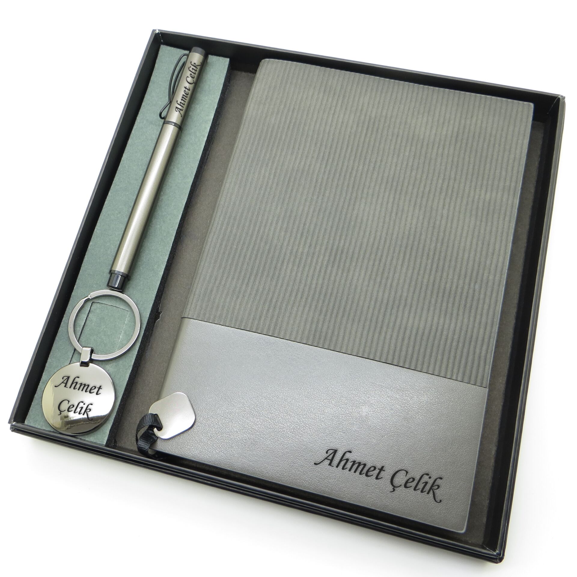 Signator® Codex | N149 Kişiye Özel Defterli Set - İsme Özel Gri Kalem + İsme Özel Gri Defter + İsme Özel Anahtarlık | İsme Özel Kutusunda Hediyelik Set
