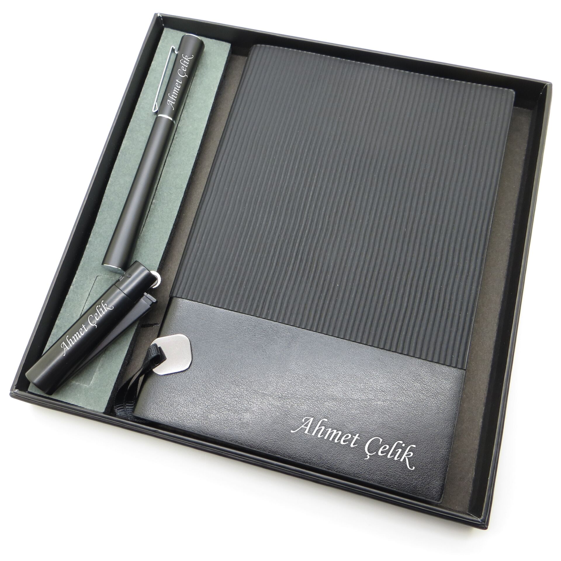 Signator® Codex | N153 Kişiye Özel Defterli Set - İsme Özel Siyah Kalem + İsme Özel Siyah Defter + İsme Özel Siyah Çakmak | İsme Özel Kutusunda Hediyelik Set