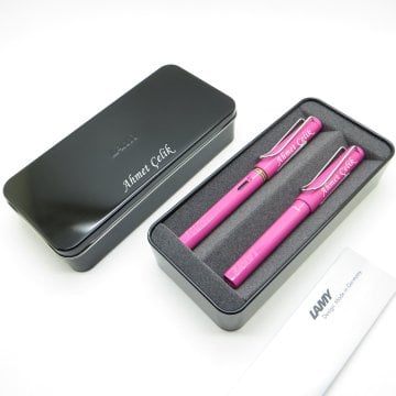Lamy Safari Pembe Dolma Kalem + Roller Kalem Seti + Metal Kutu | İsme Özel