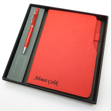 Signator® Codex | N166 Kişiye Özel Defterli Set - İsme Özel Kırmızı Kalem + İsme Özel Kırmızı Defter | İsme Özel Kutusunda Hediyelik Set