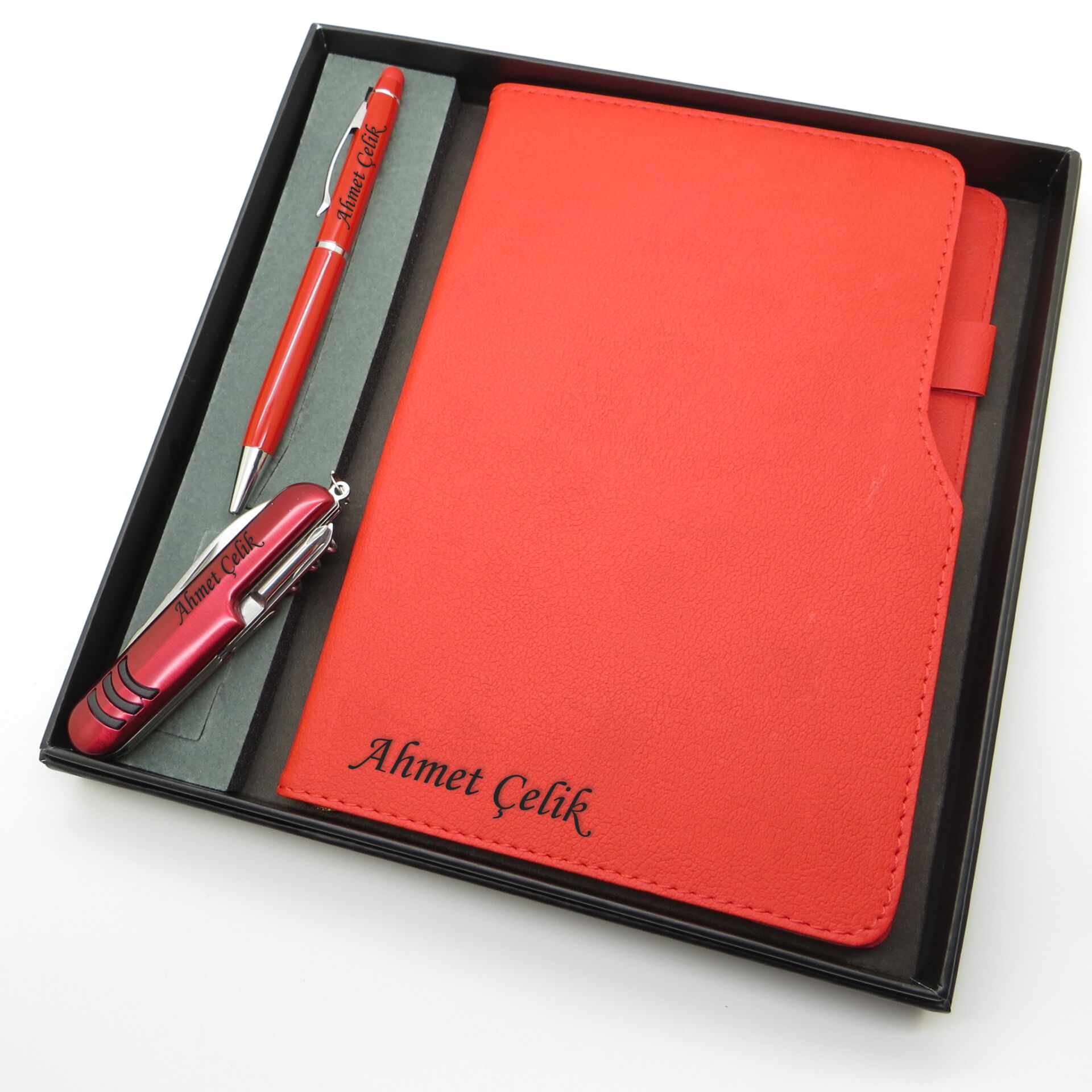 Signator® Codex | N169 Kişiye Özel Defterli Set - İsme Özel Kırmızı Kalem + İsme Özel Kırmızı Defter + İsme Özel Kırmızı Çakı | İsme Özel Kutusunda Hediyelik Set