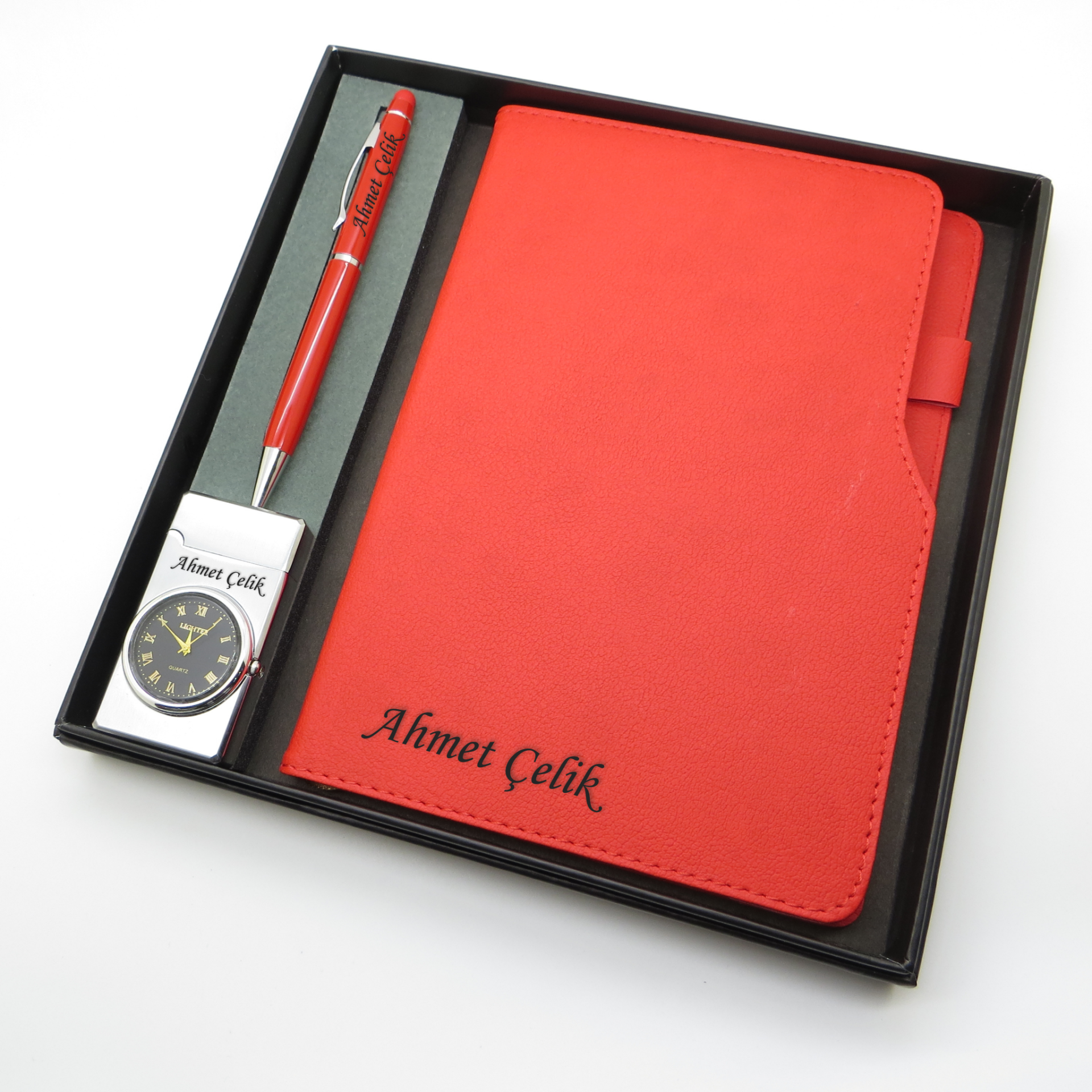 Signator® Codex | N170 Kişiye Özel Defterli Set - İsme Özel Kırmızı Kalem + İsme Özel Kırmızı Defter + İsme Özel Gümüş Çakmak | İsme Özel Kutusunda Hediyelik Set