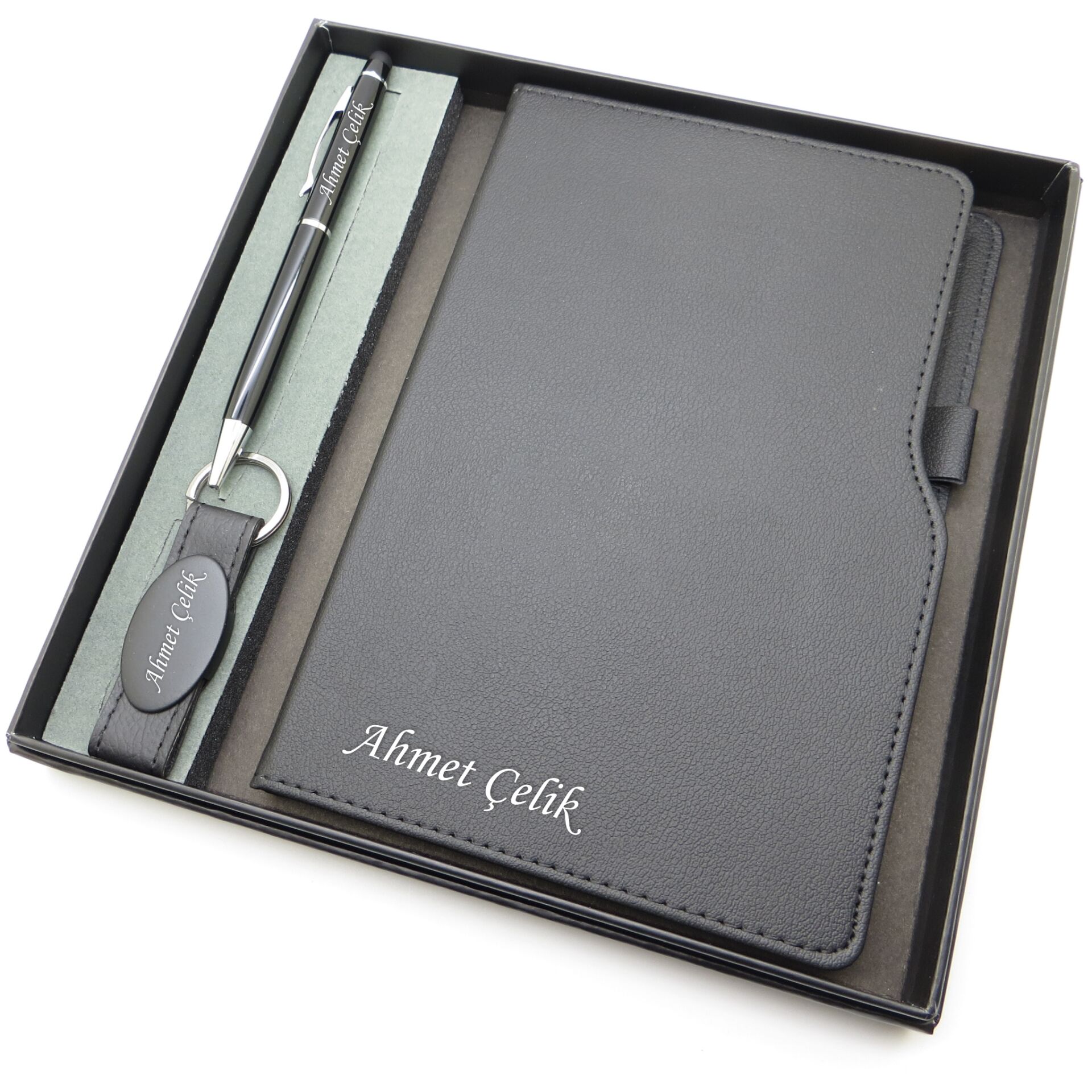 Signator® Codex | N172 Kişiye Özel Defterli Set - İsme Özel Siyah Kalem + İsme Özel Siyah Defter + İsme Özel Siyah Anahtarlık | İsme Özel Kutusunda Hediyelik Set