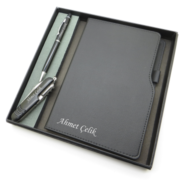 Signator® Codex | N174 Kişiye Özel Defterli Set - İsme Özel Siyah Kalem + İsme Özel Siyah Defter + İsme Özel Siyah Çakı | İsme Özel Kutusunda Hediyelik Set