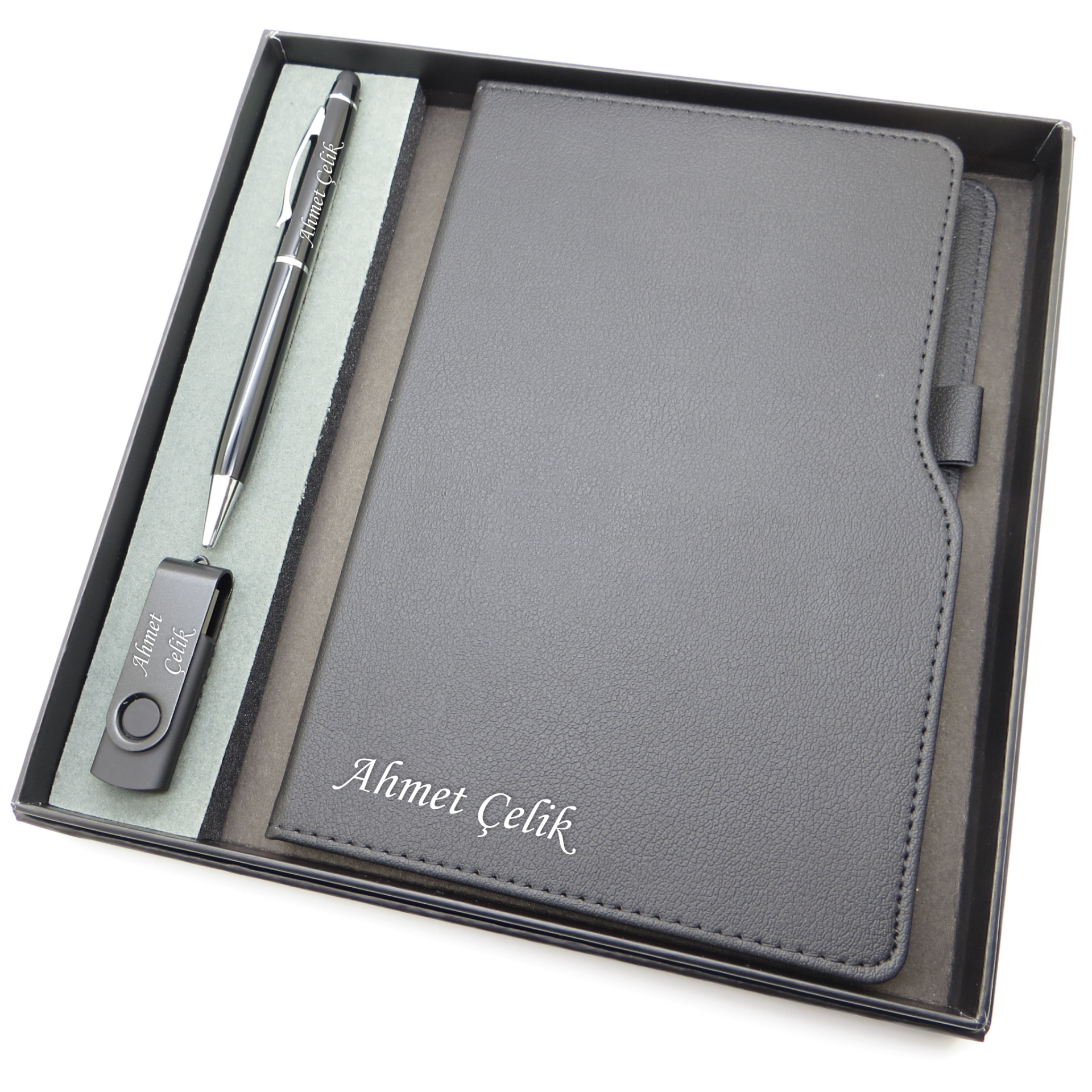 Signator® Codex | N175 Kişiye Özel Defterli Set - İsme Özel Siyah Kalem + İsme Özel Siyah Defter + İsme Özel 32 GB Usb Bellek | İsme Özel Kutusunda Hediyelik Set