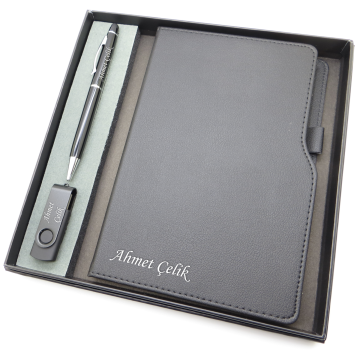 Signator® Codex | N175 Kişiye Özel Defterli Set - İsme Özel Siyah Kalem + İsme Özel Siyah Defter + İsme Özel 32 GB Usb Bellek | İsme Özel Kutusunda Hediyelik Set