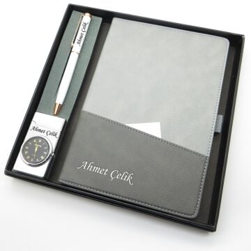 Signator® Codex | N181 Kişiye Özel Defterli Set - İsme Özel Beyaz Kalem + İsme Özel Gri Defter + İsme Özel Gümüş Çakmak | İsme Özel Kutusunda Hediyelik Set