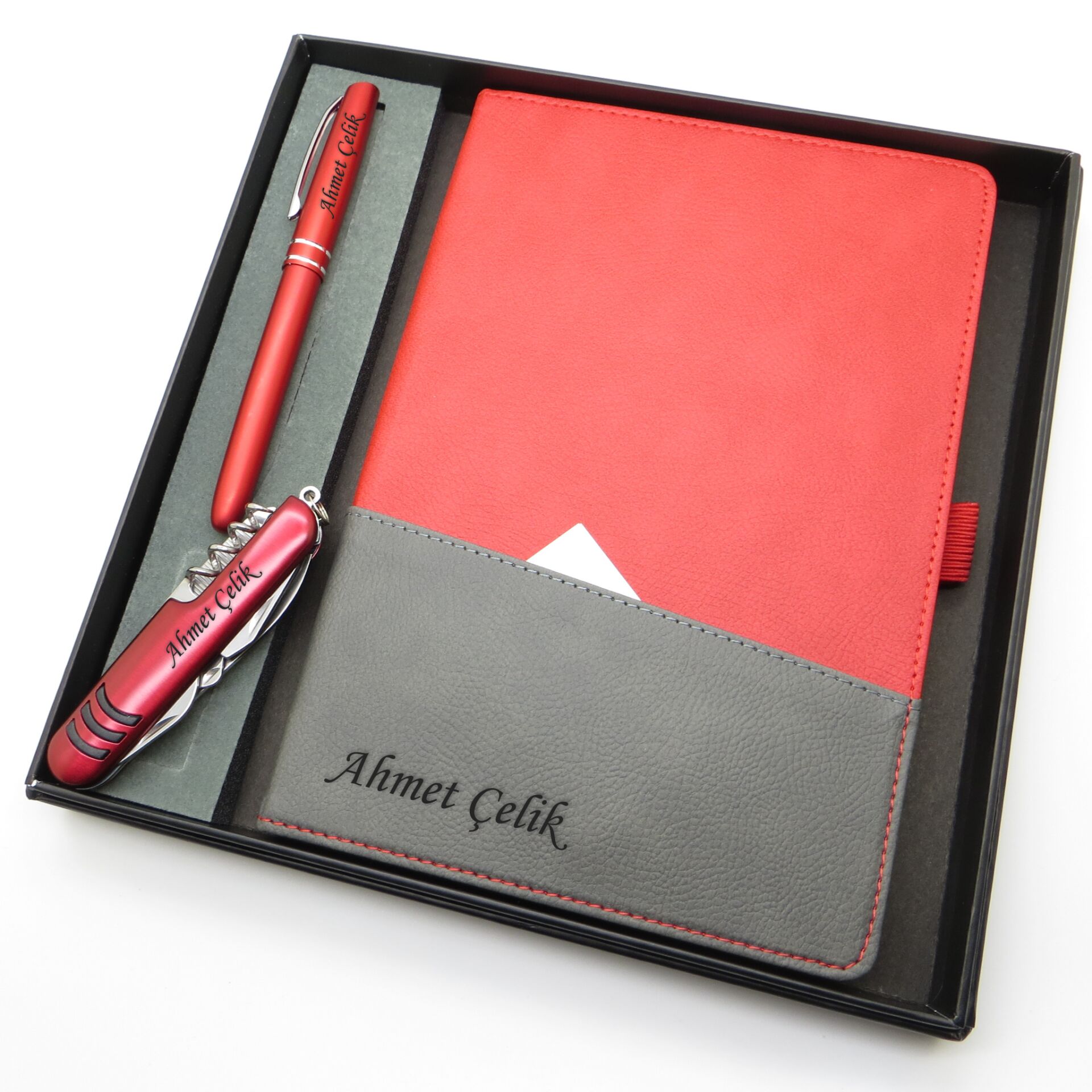 Signator® Codex | N192 Kişiye Özel Defterli Set - İsme Özel Kırmızı Kalem + İsme Özel Kırmızı Defter + İsme Özel Kırmızı Çakı | İsme Özel Kutusunda Hediyelik Set
