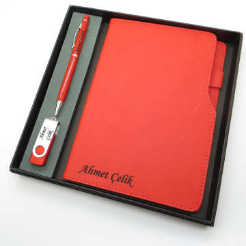 Signator® Codex | N193 Kişiye Özel Defterli Set - İsme Özel Kırmızı Kalem + İsme Özel Kırmızı Defter + İsme Özel 32 GB Usb Bellek| İsme Özel Kutusunda Hediyelik Set