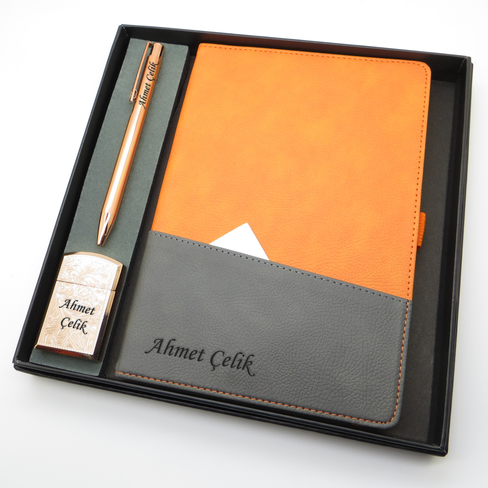 Signator® Codex | N197 Kişiye Özel Defterli Set - İsme Özel Turuncu Kalem + İsme Özel Turuncu Defter + İsme Özel Gold Çakmak| İsme Özel Kutusunda Hediyelik Set