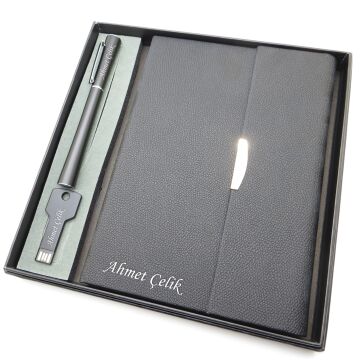 Signator® Codex | N202 Kişiye Özel Defterli Set - İsme Özel Siyah Kalem + İsme Özel Siyah Defter + İsme Özel 32 GB Usb Bellek | İsme Özel Kutusunda Hediyelik Set