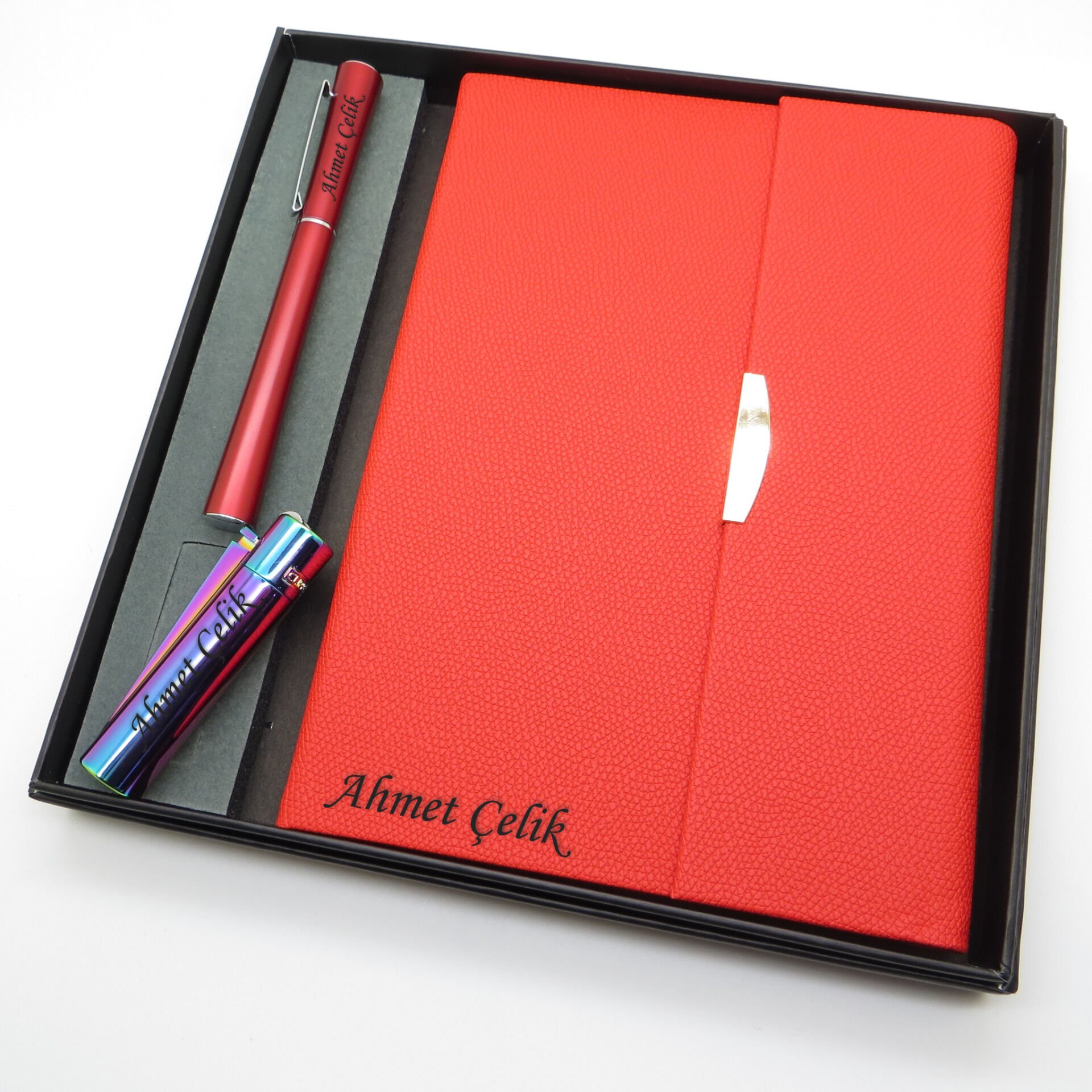 Signator® Codex | N205 Kişiye Özel Defterli Set - İsme Özel Kırmızı Kalem + İsme Özel Kırmızı Defter + İsme Özel Gökkuşağı Çakmak | İsme Özel Kutusunda Hediyelik Set