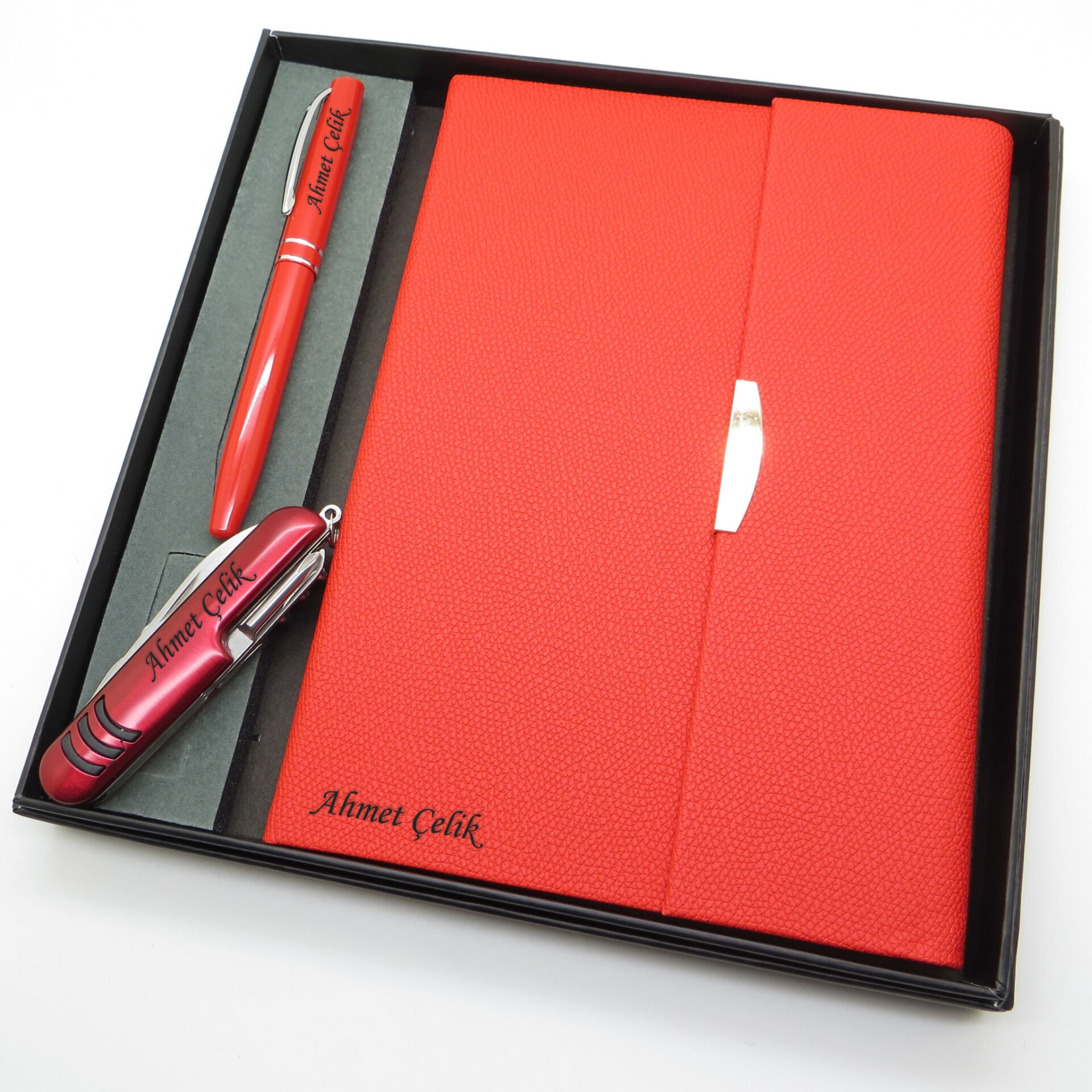 Signator® Codex | N206 Kişiye Özel Defterli Set - İsme Özel Kırmızı Kalem + İsme Özel Kırmızı Defter + İsme Özel Kırmızı Çakı | İsme Özel Kutusunda Hediyelik Set
