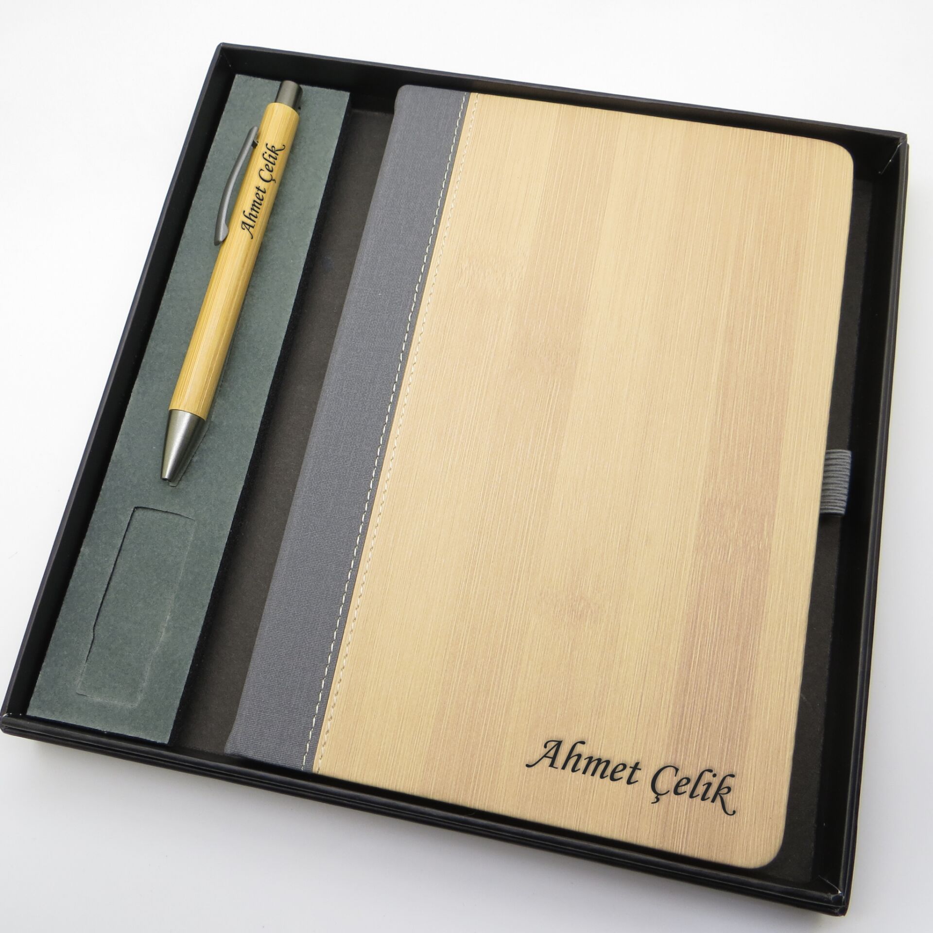 Signator® Codex | N214 Kişiye Özel Defterli Set - İsme Özel Bambu Kalem + İsme Özel Bambu Defter | İsme Özel Kutusunda Hediyelik Set