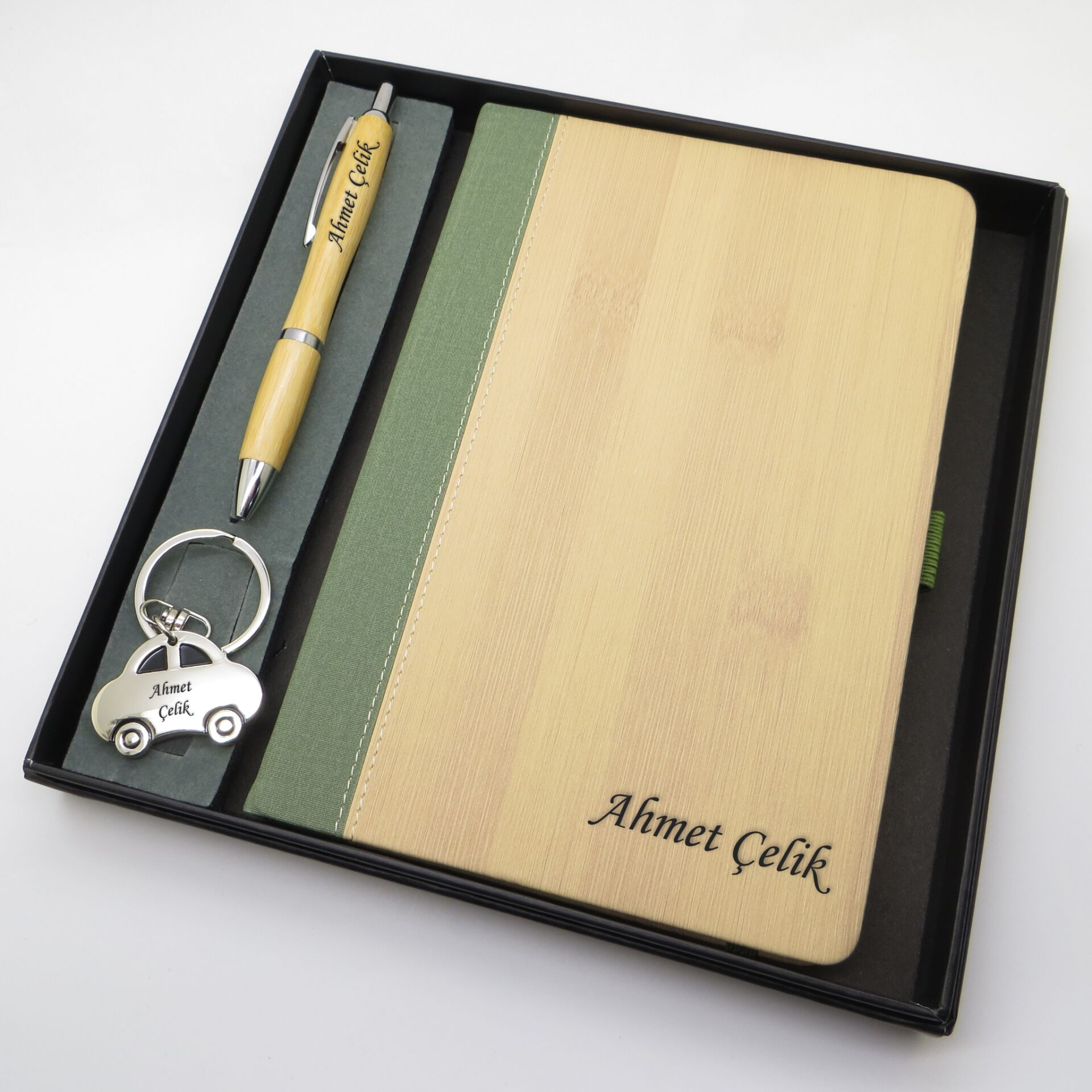 Signator® Codex | N218 Kişiye Özel Defterli Set - İsme Özel Bambu Kalem + İsme Özel Bambu Defter + İsme Özel Anahtarlık | İsme Özel Kutusunda Hediyelik Set