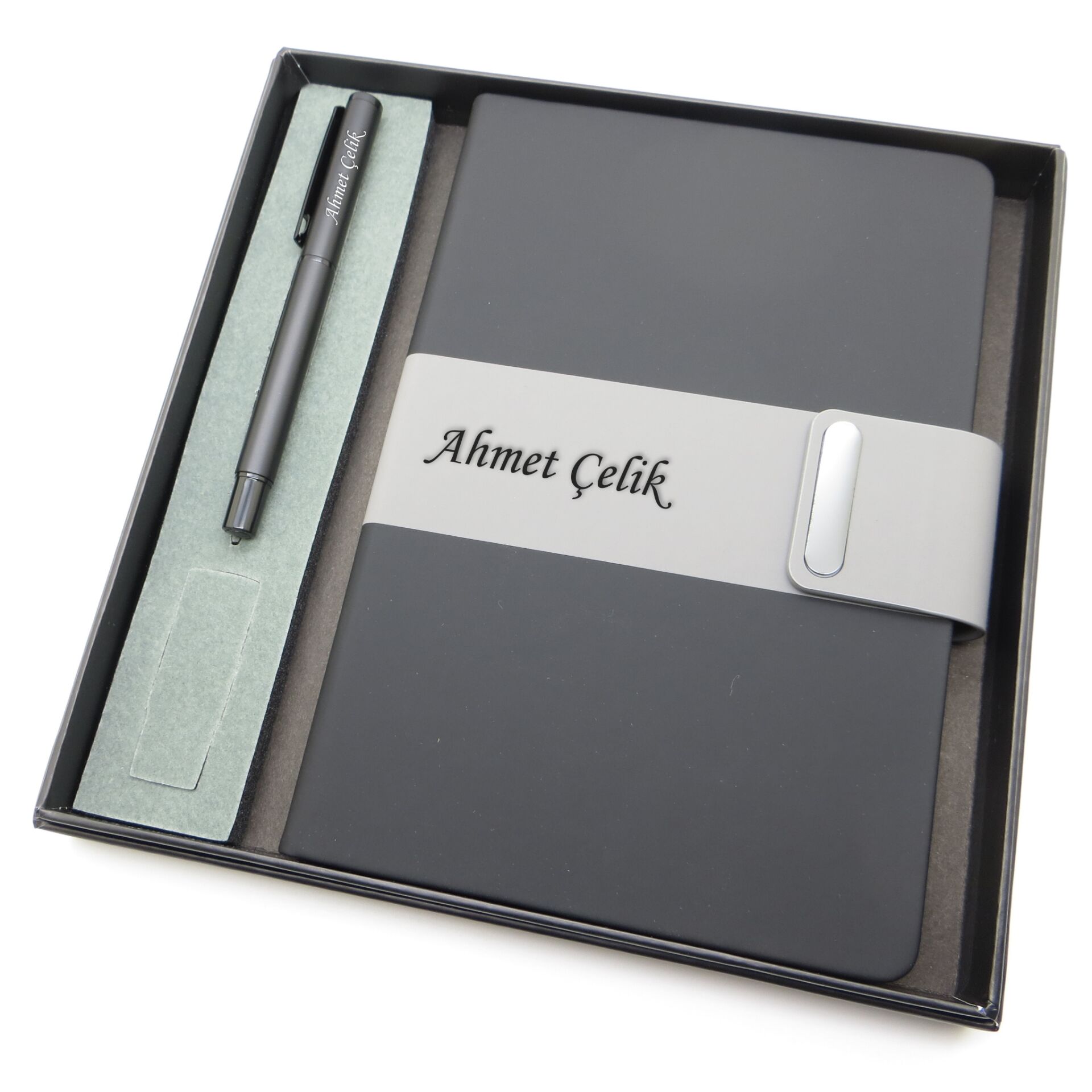 Signator® Codex | N226 Kişiye Özel Defterli Set - İsme Özel Siyah Kalem + İsme Özel Siyah Defter | İsme Özel Kutusunda Hediyelik Set