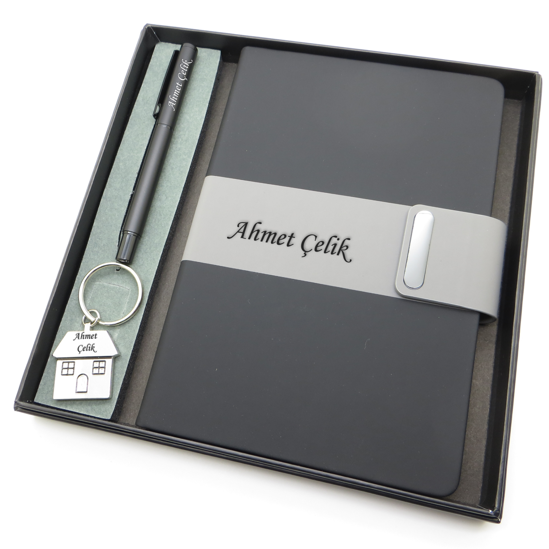 Signator® Codex | N229 Kişiye Özel Defterli Set - İsme Özel Siyah Kalem + İsme Özel Siyah Defter + İsme Özel Anahtarlık | İsme Özel Kutusunda Hediyelik Set