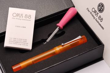 OPUS 88 Demonstrator Orange Dolma Kalem Medium Uç | İsme Özel Kalem