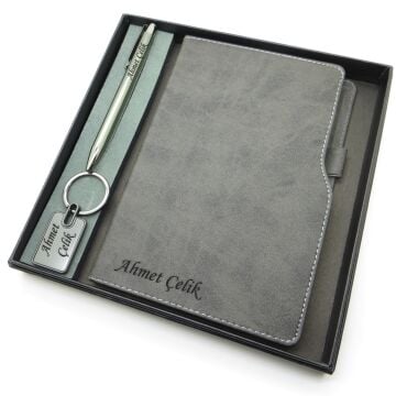 Signator® Codex | N235 Kişiye Özel Defterli Set - İsme Özel Gri Kalem + İsme Özel Gri Defter + İsme Özel Anahtarlık | İsme Özel Kutusunda Hediyelik Set
