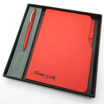 Signator® Codex | N239 Kişiye Özel Defterli Set - Scrikss İsme Özel Kırmızı Kalem + İsme Özel Kırmızı Defter | İsme Özel Kutusunda Hediyelik Set