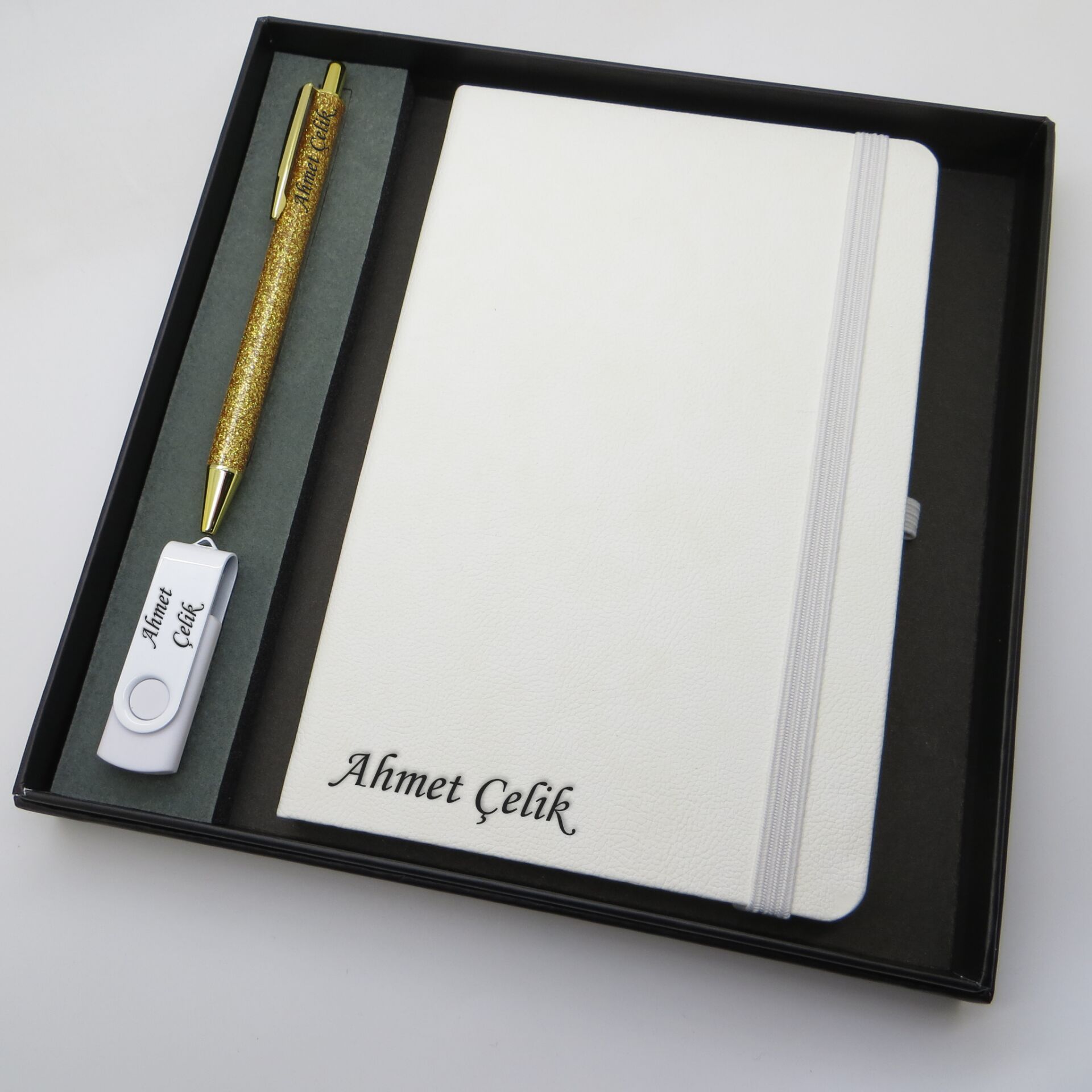 Signator® Codex | N244 Kişiye Özel Defterli Set - İsme Özel Gold Kalem + İsme Özel Beyaz Defter+ İsme Özel 32 GB Usb Bellek | İsme Özel Kutusunda Hediyelik Set