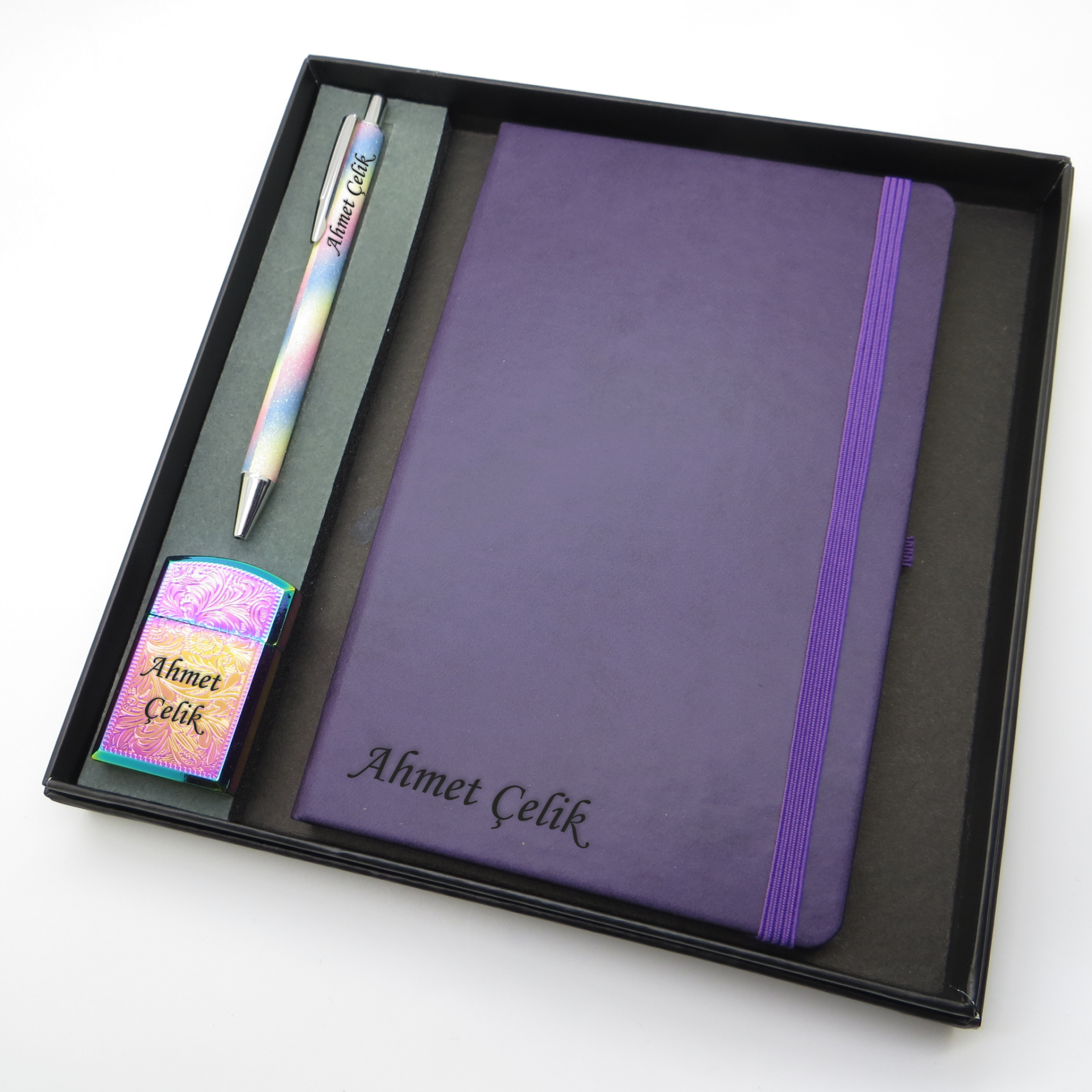 Signator® Codex | N248 Kişiye Özel Defterli Set - İsme Özel Gökkuşağı Kalem + İsme Özel Mor Defter + İsme Özel Gökkuşağı Çakmak | İsme Özel Kutusunda Hediyelik Set