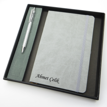 Signator® Codex | N253 Kişiye Özel Defterli Set - İsme Özel Gri Kalem + İsme Özel Gri Defter | İsme Özel Kutusunda Hediyelik Set